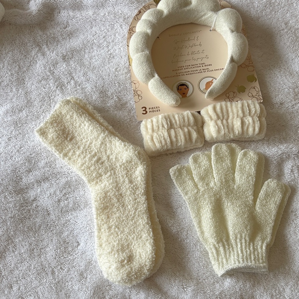 Plush Cream Bath & Spa Set — Headband, Exfoliating Mitt, Cozy Socks